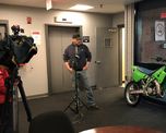 la policia encontro una moto robada y se la devuelve a su dueno 27 anos despues la policia encontro una moto robada y se la devuelve a su dueno 27 anos despues
