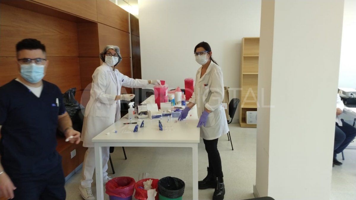 Los test de anticuerpos para coronavirus se realizan a trabajadores de todos los hospitales de la provincia.