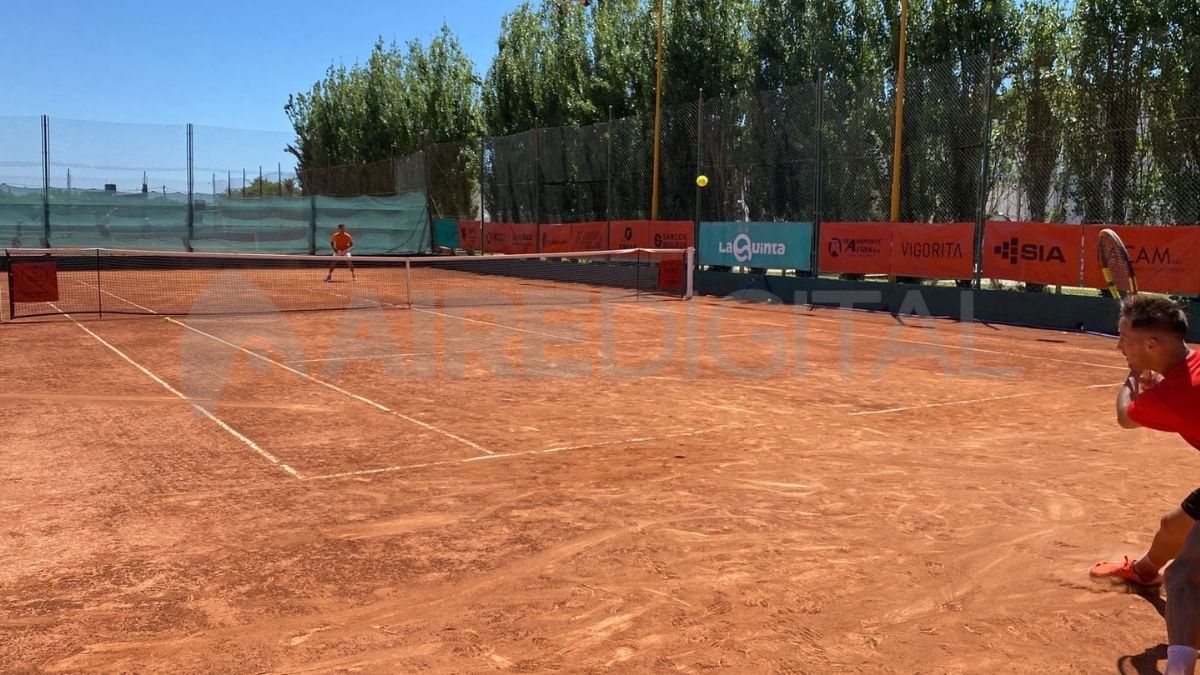 El Santoto Open reúne a 60 tenistas en Santo Tomé.