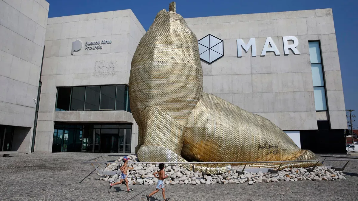 Uno de los puntos de interés más importantes de la ciudad de Mar del Plata es el Museo de Arte Contemporáneo de la Provincia de Buenos Aires. Uno de los puntos de interés más importantes de la ciudad de Mar del Plata es el Museo de Arte Contemporáneo de la Provincia de Buenos Aires.