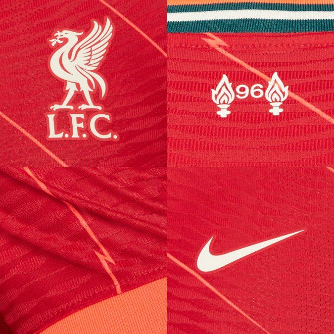 Camiseta titular del Liverpool.