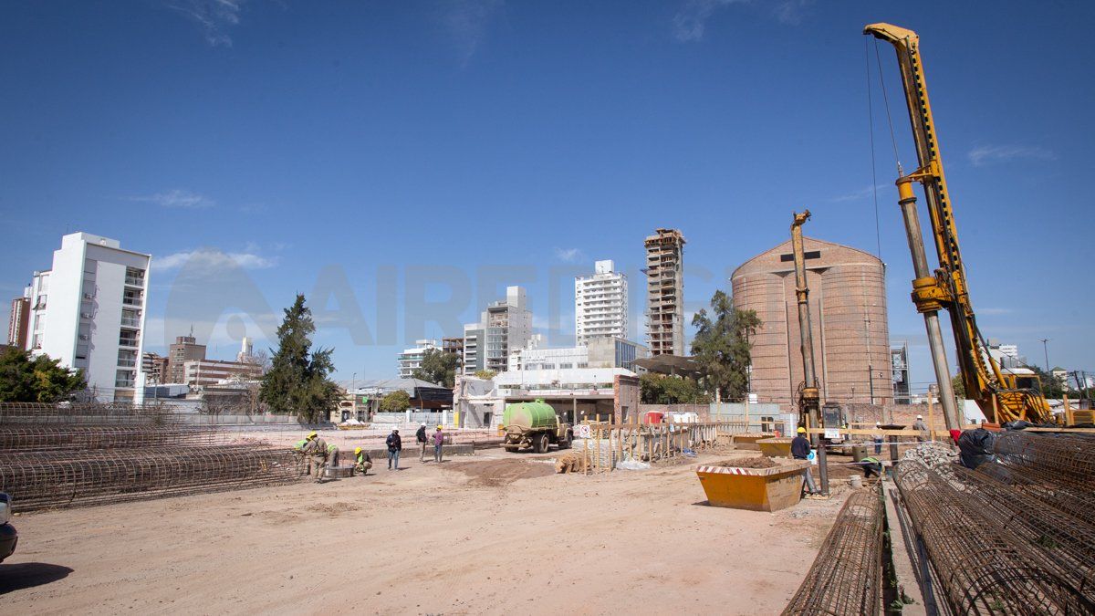 La construcción de las torres del Paseo del Molino comenzó a mediados del 2021.