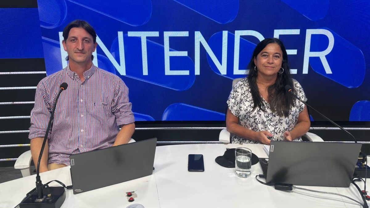 Hipólito Ruiz y Alejandra Pautasso conducen el programa Claves para Entender por AIRE.
