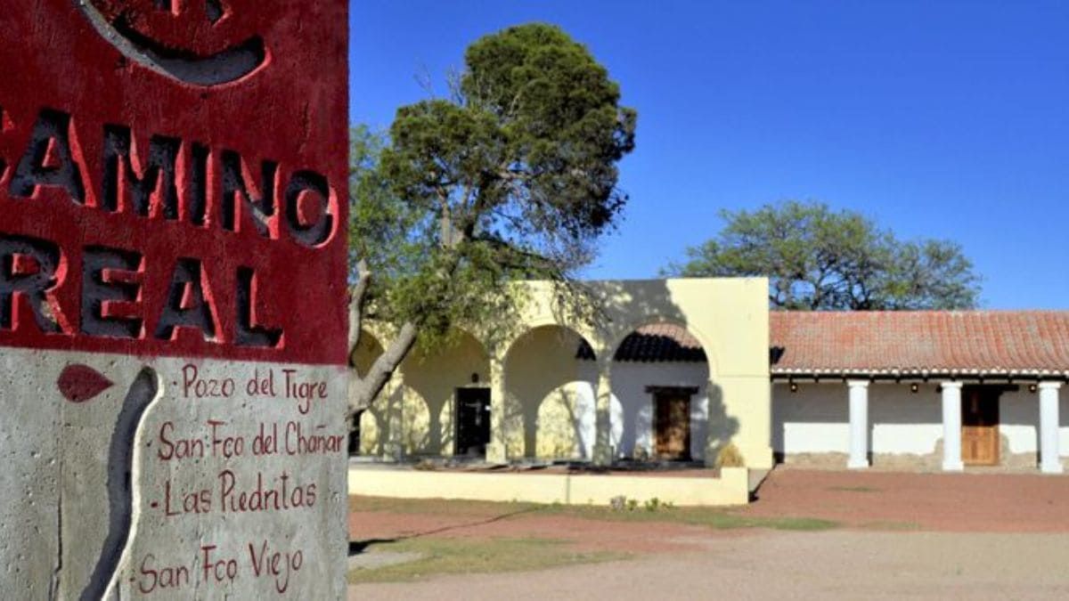 Siendo una de las postas del Camino Real de Córdoba, Pozo del Tigre formó parte de una vasta extensión de tierras que pertenecieron al general Gil de Oscaris Beaumont y Navarra.