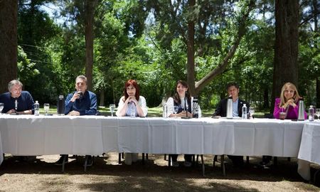 La ex presidenta Cristina Kirchner, el gobernador de Buenos Aires, Axel Kicillof, y el ex ministro de Economía Sergio Massa encabezan este lunes en encuentro del PJ en Moreno. La ex presidenta Cristina Kirchner, el gobernador de Buenos Aires, Axel Kicillof, y el ex ministro de Economía Sergio Massa encabezan este lunes en encuentro del PJ en Moreno.