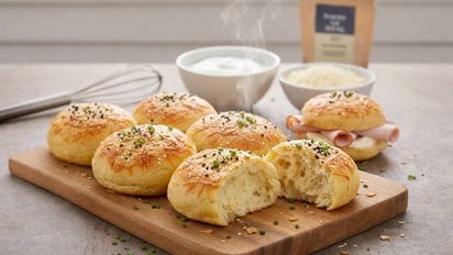 Pan de yogurt en microondas: la receta proteica y sin harina que está lista en 90 segundos