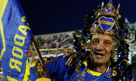 Oscar Cacho Laudonio, emblemático animador de La 12 en el Bombonera, falleció hoy a los 84 años, informó Boca Juniors en su cuenta oficial de Twitter. Oscar Cacho Laudonio, emblemático animador de La 12 en el Bombonera, falleció hoy a los 84 años, informó Boca Juniors en su cuenta oficial de Twitter.