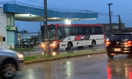 El incendio ocurrió este miércoles minutos antes de las 8 sobre Presidente Perón al 4000 de Santa Fe.