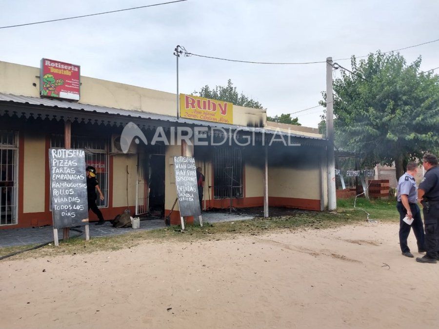 Un incendio consumió por completo un local de indumentaria ubicado en Ruta 1