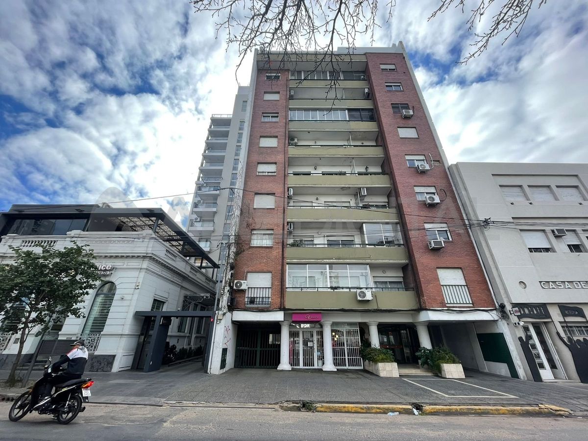 Bulevar Gálvez 900, entre Vélez Sársfield y Laprida. Foto: Lucas Payetta Bulevar Gálvez 900, entre Vélez Sársfield y Laprida. Foto: Lucas Payetta