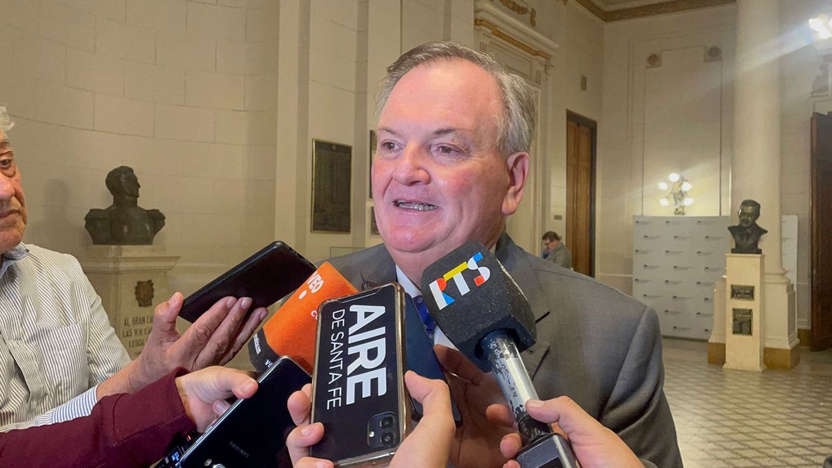 El senador por el departamento San Cristóbal, Felipe Michlig, señaló que “estamos aprovechando un momento de oportunidad para la República Argentina, de volver a los mercados internacionales, de poder buscar financiamiento para inversiones de capital