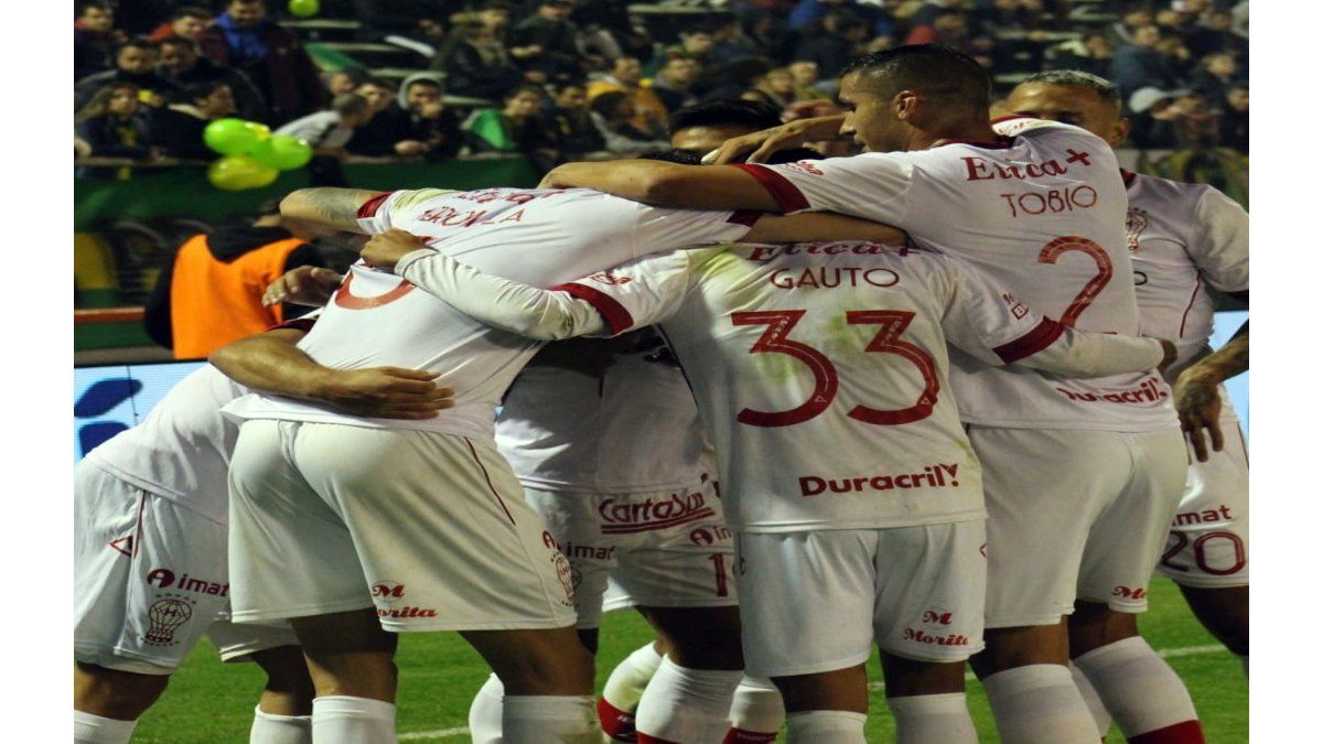 Copa de la Liga Profesional: Huracán superó a un deslucido Aldosivi, que no pudo asegurar su clasificación
