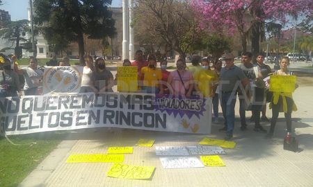 La agrupación Pañuelos Amarillos surgió en la zona de la costa para acompañar a las víctimas de abusos sexuales. La agrupación Pañuelos Amarillos surgió en la zona de la costa para acompañar a las víctimas de abusos sexuales.