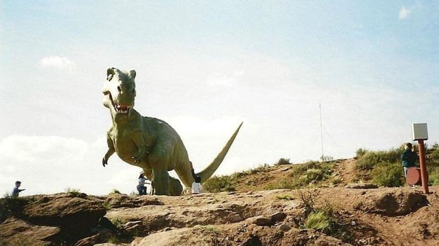 Escapada a Villa El Chocón, la tierra de los dinosaurios en Neuquén.