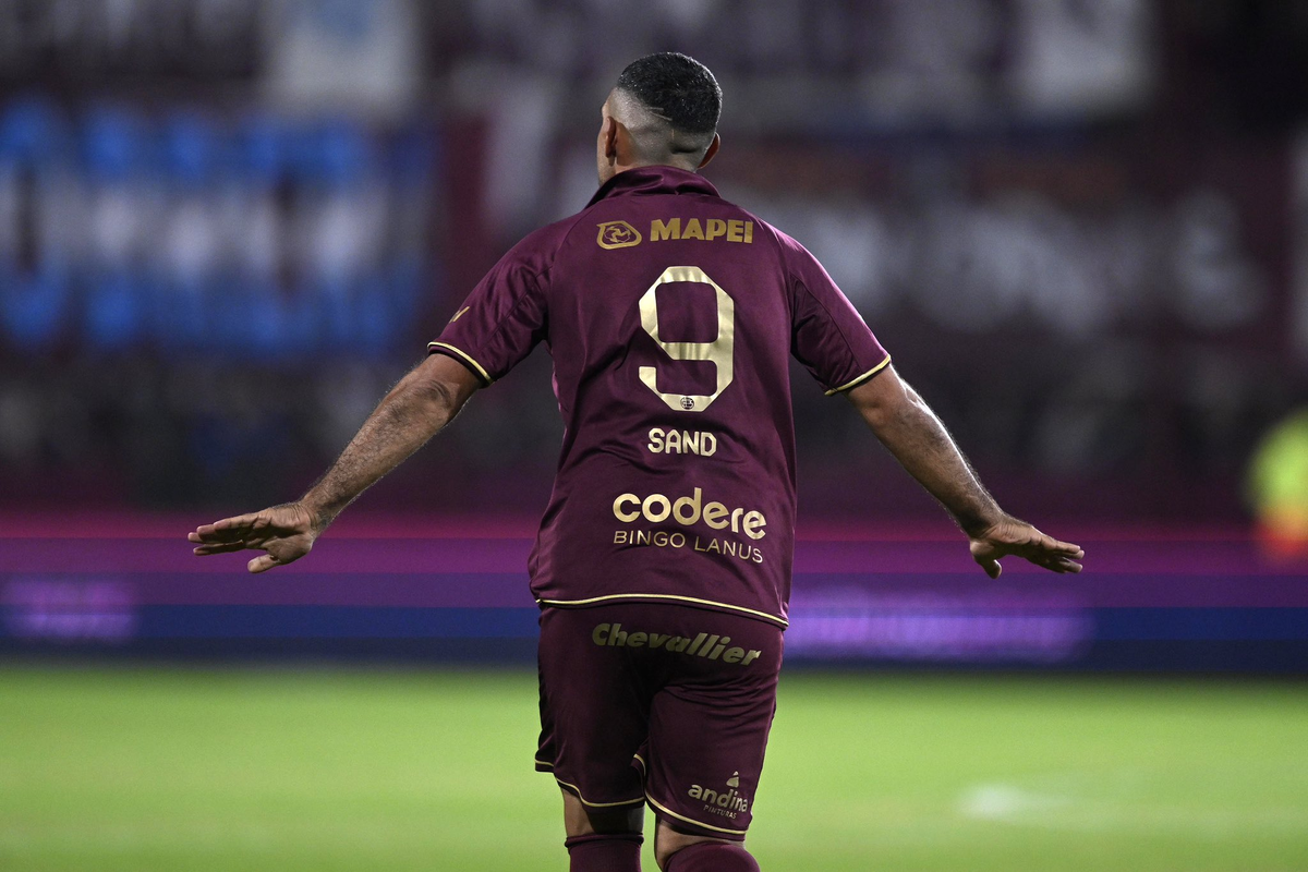 La 9 de Lanús será recordada por los goles de José Sand. La 9 de Lanús será recordada por los goles de José Sand.