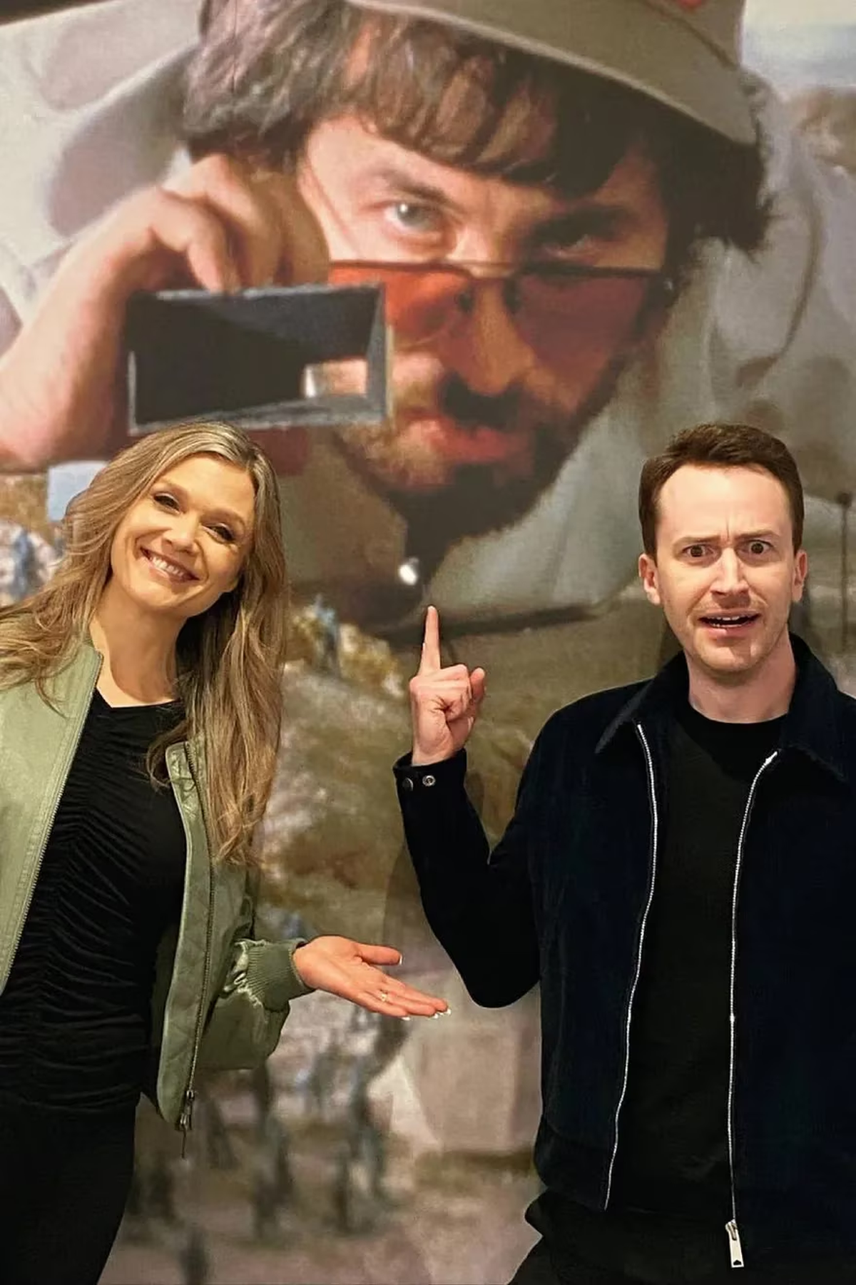 Ariana Richards y Joseph Mazzello, los hermanos Murphy de Jurassic Park, volvieron a encontrarse muchos años después, bajo la mirada omnipresente de Steven SpielbergIg / @arianarichards Ariana Richards y Joseph Mazzello, los hermanos Murphy de Jurassic Park, volvieron a encontrarse muchos años después, bajo la mirada omnipresente de Steven SpielbergIg / @arianarichards