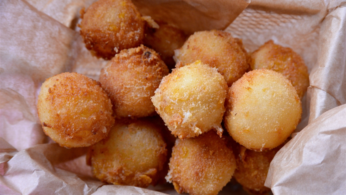 Las croquetas de jamón y queso son una opción deliciosa y súper cremosa para hacer en casa. Las croquetas de jamón y queso son una opción deliciosa y súper cremosa para hacer en casa.