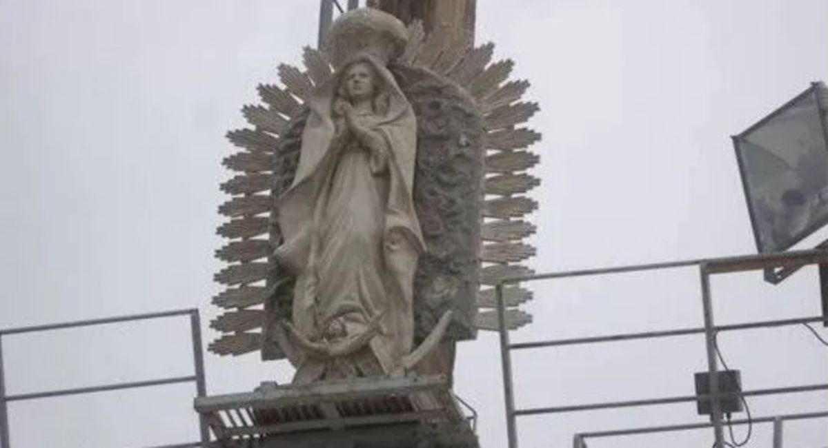 La Virgen de Guadalupe que estuvo emplazada en la parte superior de la platea oeste. La Virgen de Guadalupe que estuvo emplazada en la parte superior de la platea oeste.