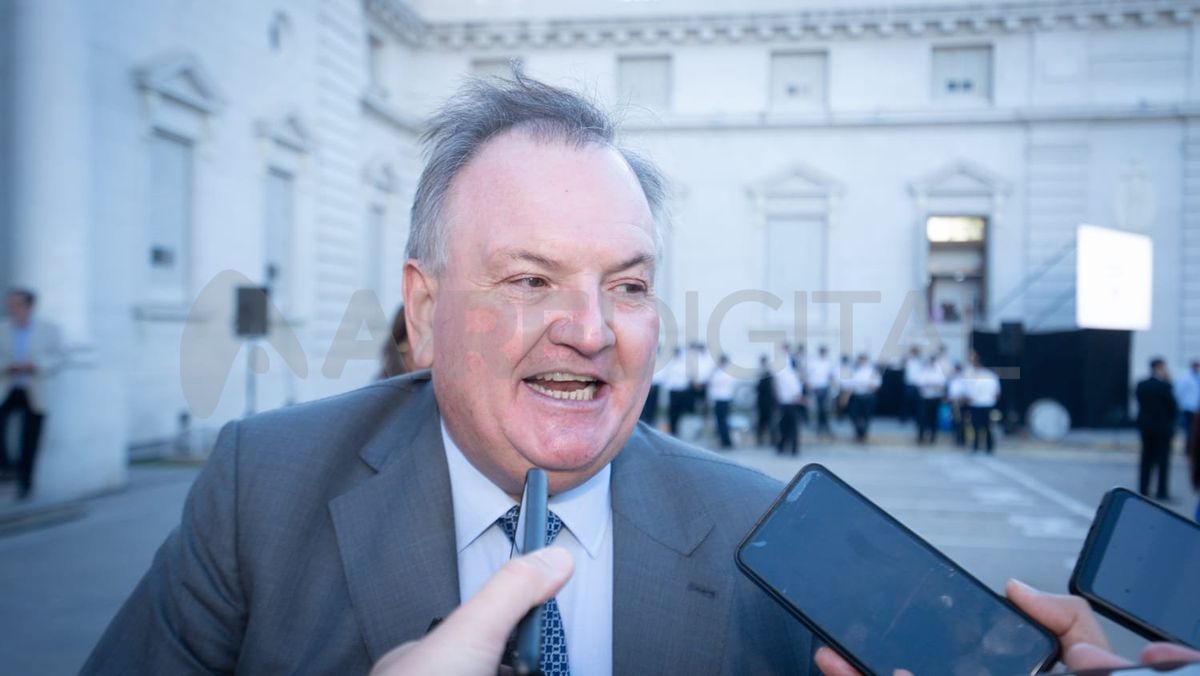 Felipe Michlig, el presidente del Bloque de Senadores de la UCR en la asunción de Maximiliano Pullaro Felipe Michlig, el presidente del Bloque de Senadores de la UCR en la asunción de Maximiliano Pullaro