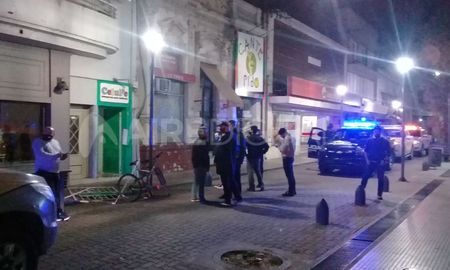 En Santa Fe, durante la madrugada del domingo, desactivaron una masiva fiesta clandestina. En Santa Fe, durante la madrugada del domingo, desactivaron una masiva fiesta clandestina.