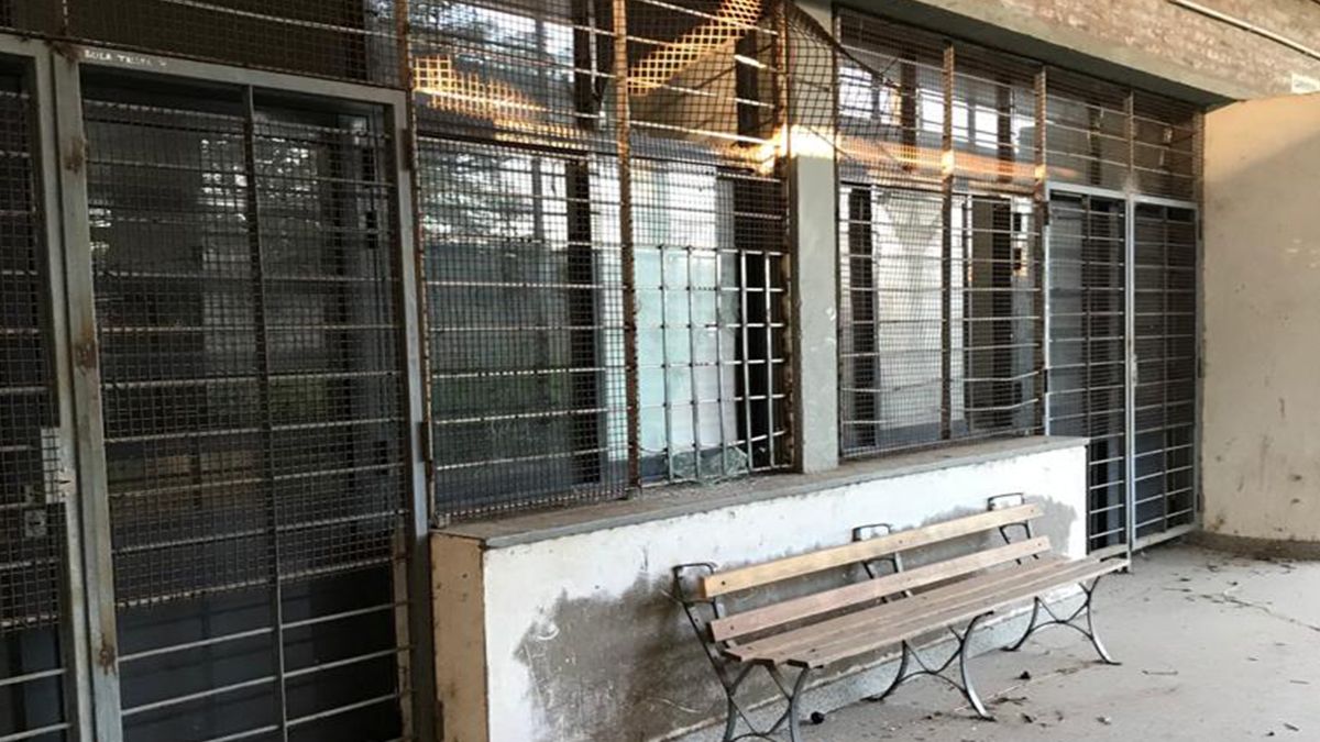 Tres sujetos fueron aprehendidos en el interior de la escuela Centenario de Bolivia el sábado pasado.