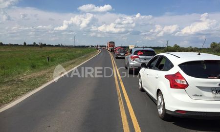 exodo sabalero: colas de mas de 10 kilometros sobre la ruta 11 para pasar a paraguay exodo sabalero: colas de mas de 10 kilometros sobre la ruta 11 para pasar a paraguay