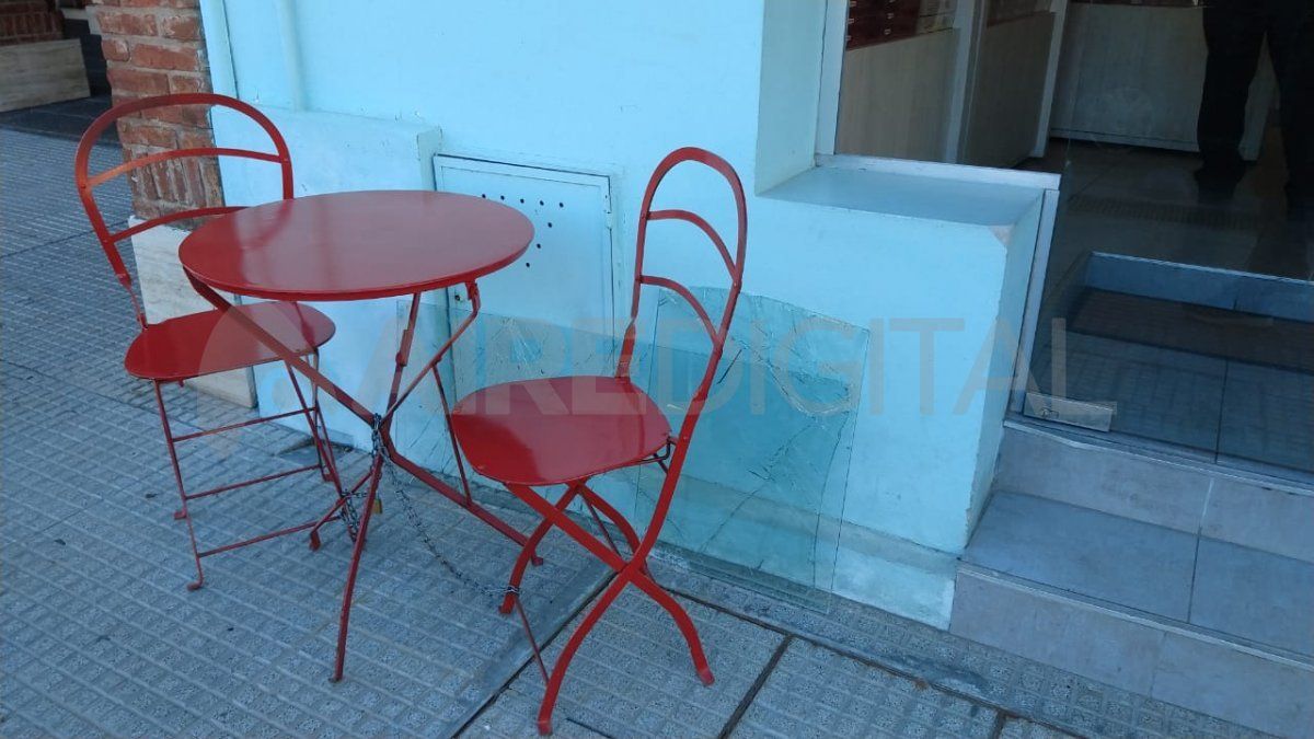 Los dueño del negocio piensan en poner rejas para reforzar la seguridad.