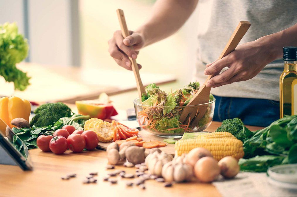 ¿Estás preparando bien la ensalada? Estos son los errores más comunes