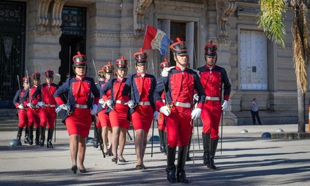 Los Dragones de la Independencia fueron originalmente Blandengues que participaron en la lucha por la Independencia de la Argentina. Los Dragones de la Independencia fueron originalmente Blandengues que participaron en la lucha por la Independencia de la Argentina.