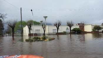 Por el temporal, en María Teresa se inundó la planta y no hay servicio de agua potable