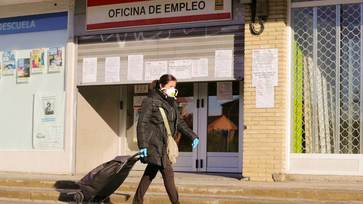 Espa&ntilde;a registra altos n&uacute;meros de desempleo por la pandemia y advierte que la recuperaci&oacute;n ser&aacute; lenta.