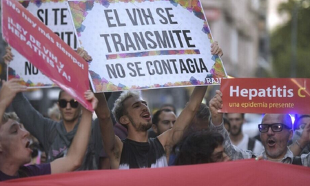 Personas VIH positivas se movilizan al Congreso para pedir la sanción de la nueva ley.