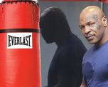 El combate entre Tyson y Roy Jones Jr. fue postergado para el 28 de noviembre. El combate entre Tyson y Roy Jones Jr. fue postergado para el 28 de noviembre.