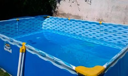 Dos mujeres murieron el domingo a la tarde electrocutadas en una pileta de lona. Dos mujeres murieron el domingo a la tarde electrocutadas en una pileta de lona.