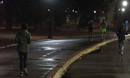 Los Runners coparon los bosques de Palermo y dieron la nota en el primer dia de salidas de esparcimiento habilitadas en Capital Federal. Los Runners coparon los bosques de Palermo y dieron la nota en el primer dia de salidas de esparcimiento habilitadas en Capital Federal.