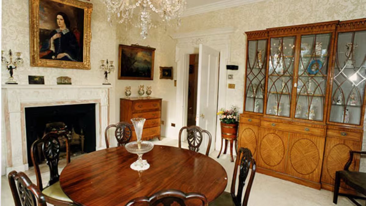 Raymill House representa el espacio de mayor libertad e intimidad para Camila Parker Bowles desde los años noventa. Raymill House representa el espacio de mayor libertad e intimidad para Camila Parker Bowles desde los años noventa.