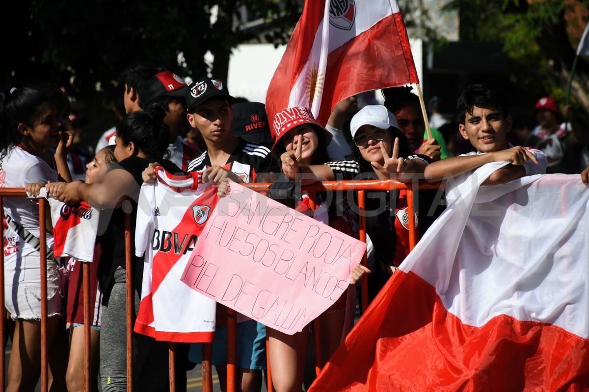 La hinchada de River ya llegó a Santiago del Estero