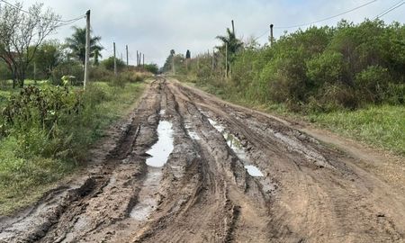 Un grupo de vecinos de barrio Las Mercedes Oeste, en la ciudad de Recreo, denunció falta de respuestas ante el reclamo por mantenimiento y aseguró que desde hace meses realiza con recursos propios tareas de mantenimiento e infraestructura Un grupo de vecinos de barrio Las Mercedes Oeste, en la ciudad de Recreo, denunció falta de respuestas ante el reclamo por mantenimiento y aseguró que desde hace meses realiza con recursos propios tareas de mantenimiento e infraestructura