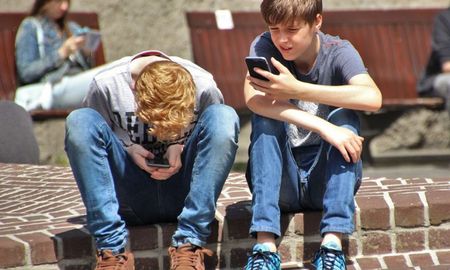 Los 6 daños físicos que te provoca el uso del celular