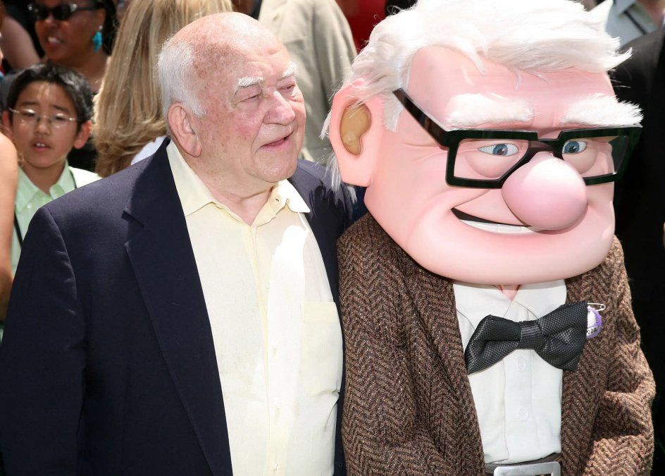 Los niños lo conocen por su papel al estilo de Lou Grant en “Up” (2009) de Pixar.