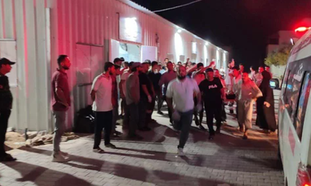 Traslado de heridos luego del bombardeo a una escuela de Nuseirat, Gaza. Traslado de heridos luego del bombardeo a una escuela de Nuseirat, Gaza.