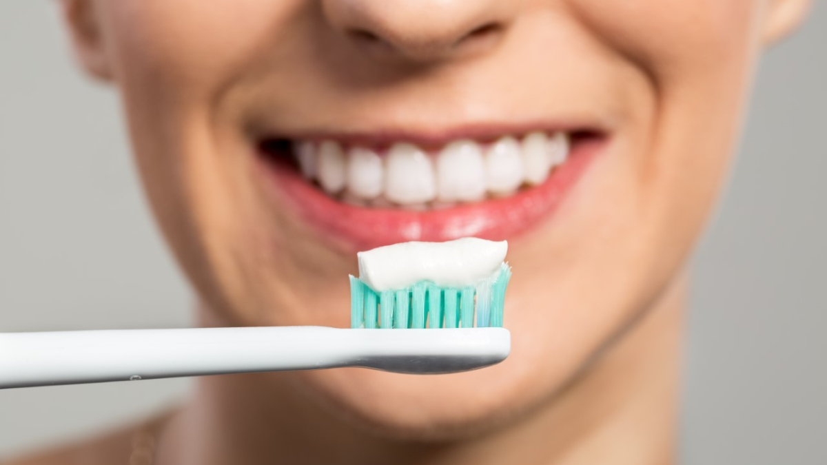 El momento de lavarse los dientes es clave para prevenir caries. 