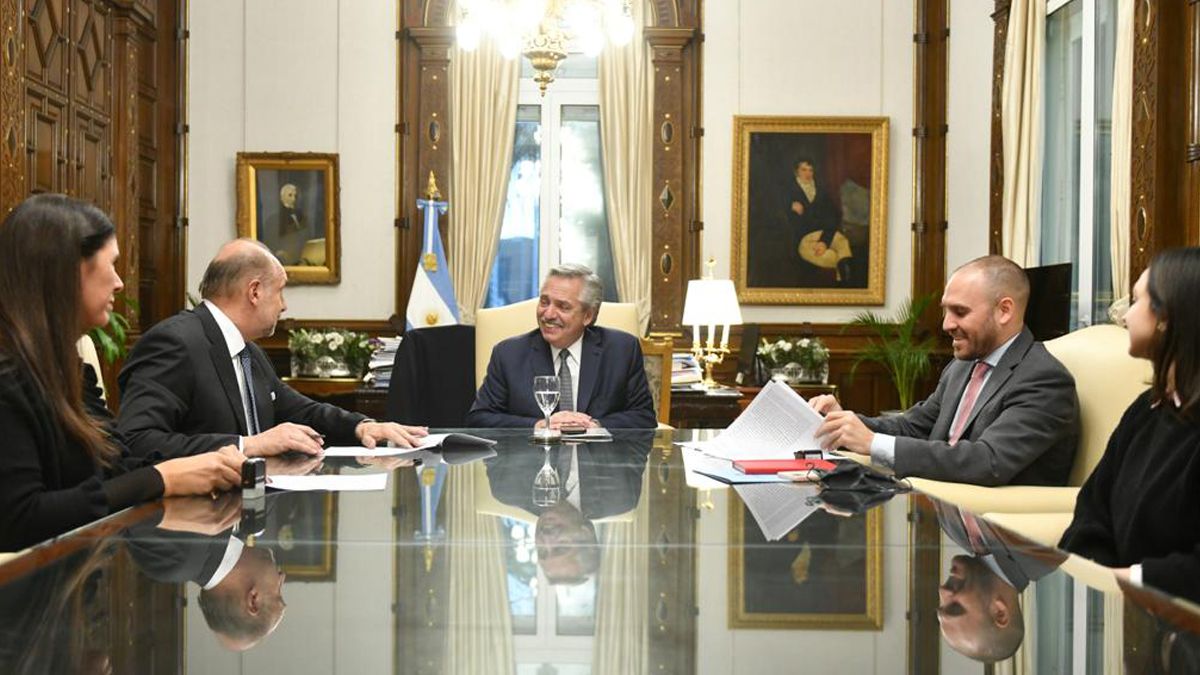 Omar Perotti y Alberto Fernández acordaron a fines de junio la devolución de la deuda histórica de la coparticipación. Fue una de las últimas gestiones del ex ministro de Economía de la Nación Martín Guzmán.