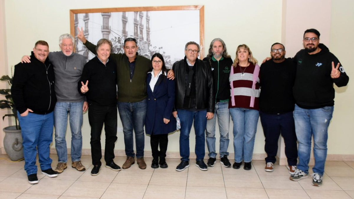 Se realizó también un encuentro con la Comisión Directiva de la Federación Gráfica Bonaerense. Se realizó también un encuentro con la Comisión Directiva de la Federación Gráfica Bonaerense.