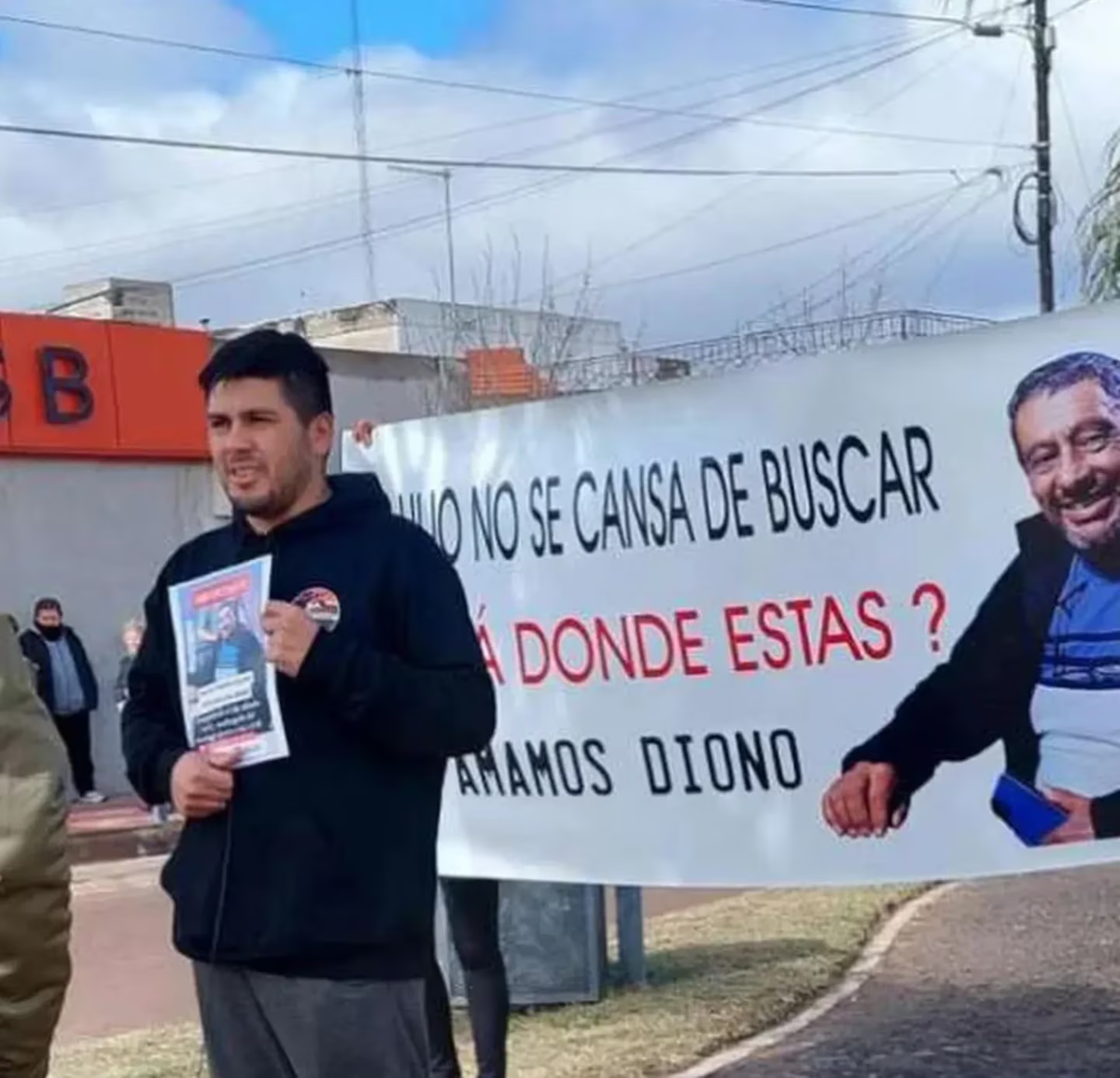 Familia y vecinos de Héctor hicieron una marcha el 13 de julio pidiendo por su aparición. (Foto: Gentileza Mendoza Post) Familia y vecinos de Héctor hicieron una marcha el 13 de julio pidiendo por su aparición. (Foto: Gentileza Mendoza Post)