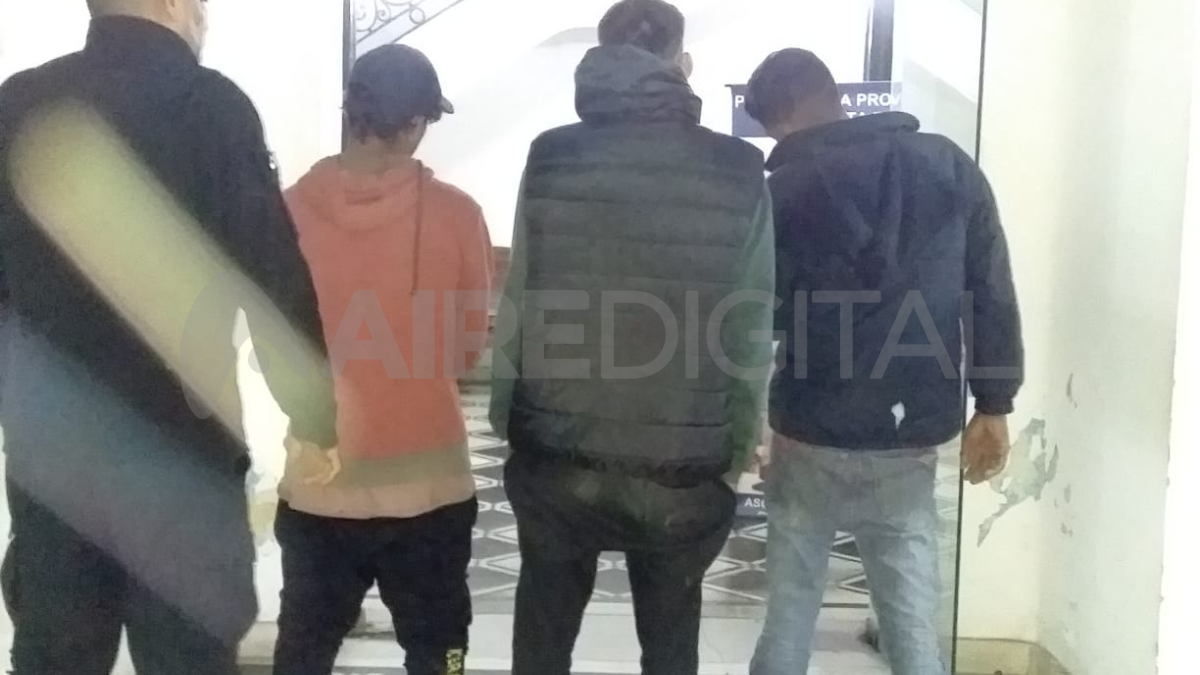 Los tres detenidos por el robo de mesas y sillas cuentan con antecedentes por robos anteriores.