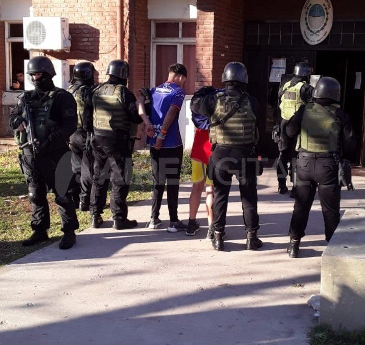 Tres personas trasladadas en dos allanamientos realizados en el barrio Las Vegas de Santo Tomé.