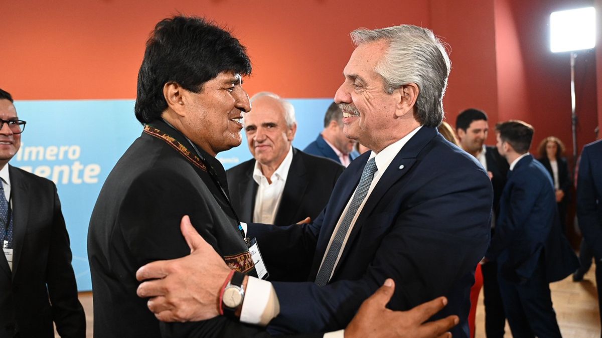 El mandatario saludó y mantuvo una conversación en el Salón de Pueblos Originarios con expresidentes que integran el Grupo de Puebla