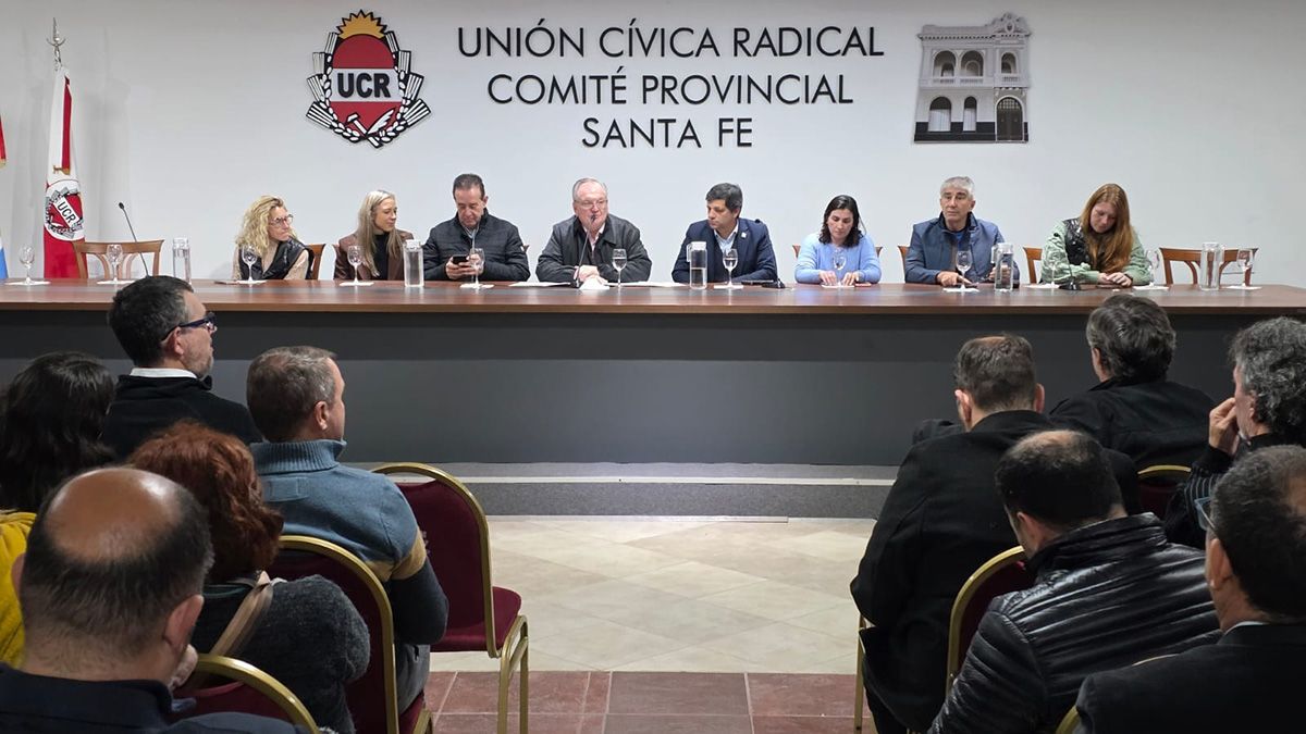 Quedó conformada la mesa de conducción de la UCR provincial presidida por Felipe Michlig. Quedó conformada la mesa de conducción de la UCR provincial presidida por Felipe Michlig.