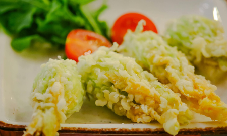 Acompañadas de salsa de jitomate, estas flores son ideales para cualquier ocasión. Acompañadas de salsa de jitomate, estas flores son ideales para cualquier ocasión.